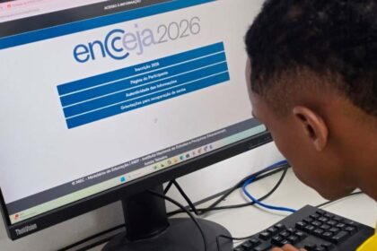 Candidatos realizando as inscrições do Encceja 2026 no site oficial do Inep.