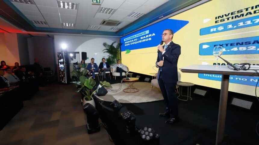 Governador Fábio Mitidieri durante evento sobre infraestrutura e mercado imobiliário em Aracaju