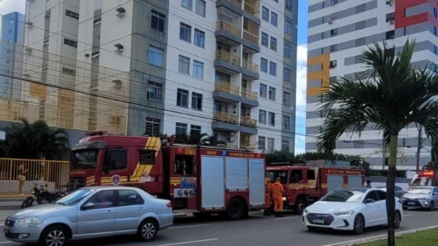 Viatura do Corpo de Bombeiros Militar de Sergipe atendendo ocorrência em Aracaju.