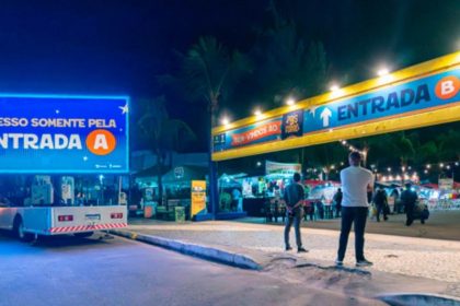entrada da Arena de Eventos na Orla da Atalaia.