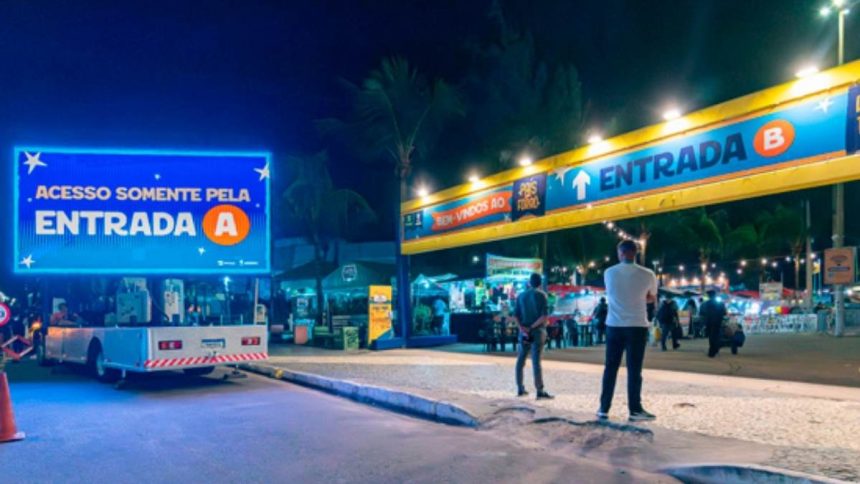 entrada da Arena de Eventos na Orla da Atalaia.