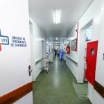 Pronto-Socorro do Hospital de Urgências de Sergipe (Huse), com movimentação de ambulâncias.