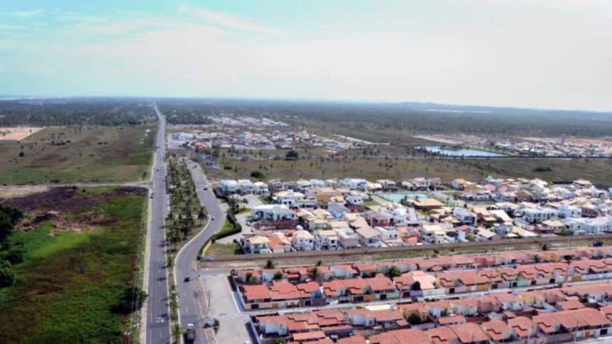 Canteiro de obras de um edifício residencial vertical de grande porte na Zona de Expansão de Aracaju.