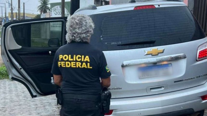 Polícia Federal durante o cumprimento de mandados da Operação Citrus em Sergipe.