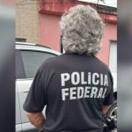 Polícia Federal estacionadas em frente à delegacia durante a deflagração da Operação Obadias 3:4.