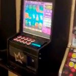 Terminais de apostas eletrônicas e máquinas de jogos apreendidas pela Polícia Civil em delegacia de Aracaju.