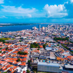 Vista panorâmica da Região Metropolitana de Aracaju destacando densidade urbana.