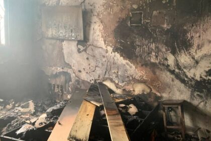 Viatura do Corpo de Bombeiros atuando em ocorrência de incêndio no bairro Ponto Novo.