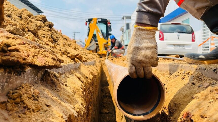 Obras de expansão da rede de água e esgotamento sanitário.