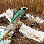Destroços do avião monomotor de matrícula PU-SBC em área rural no município de Macambira.