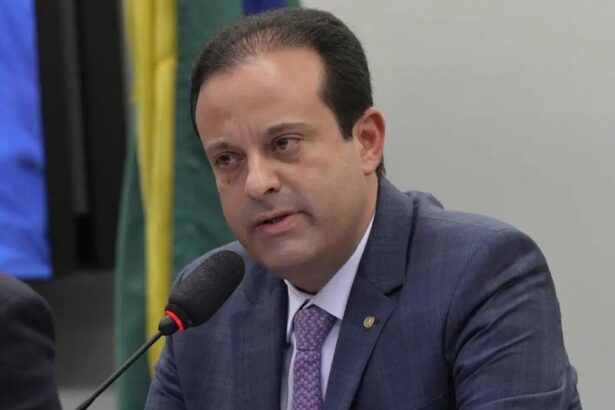 Candidato ao Senado por Sergipe André Moura em evento público.