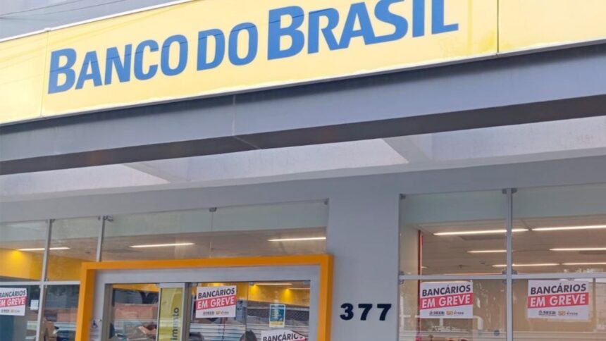 Agência do Banco do Brasil com fluxo normal de atendimento em Sergipe.