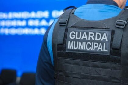 agente da Guarda Municipal de Aracaju em atuação preventiva.