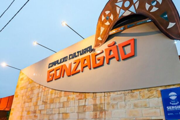 Fachada do Complexo Cultural Gonzagão no bairro Farolândia, em Aracaju.
