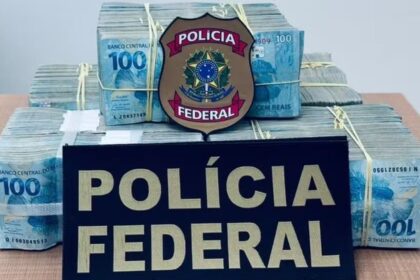 Viatura e agentes da Polícia Federal em atuação no interior de Sergipe.