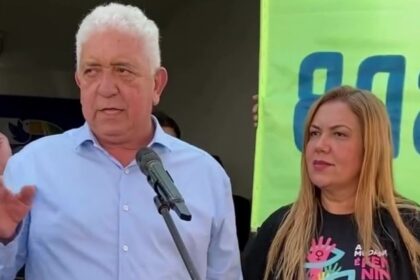 Suely Barreto e Emanuel Cacho em evento político em Sergipe.