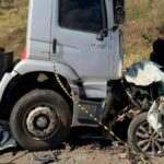Equipes de resgate atuando na BR-235 em Frei Paulo após acidente com mortes.