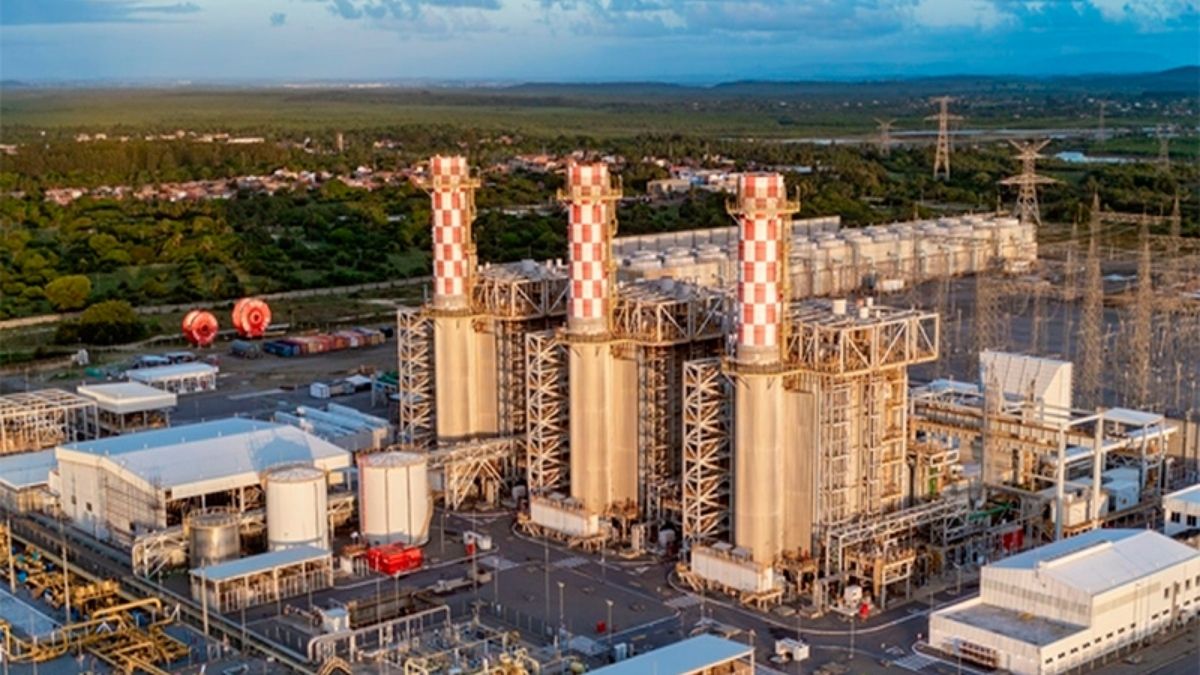Instalações da Eneva e profissionais em ambiente de trabalho.