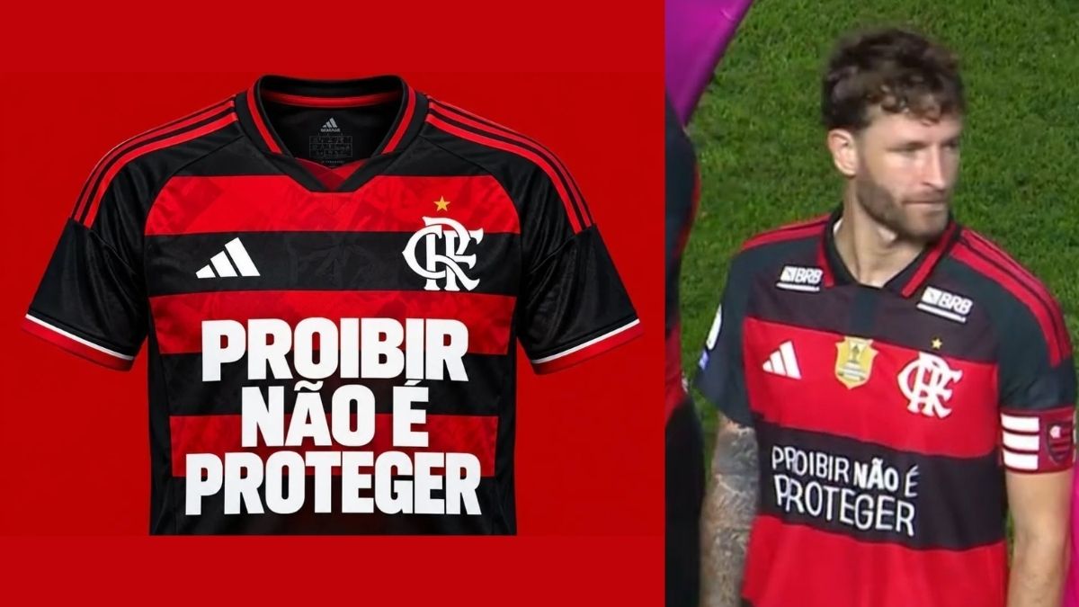Jogadores do Flamengo em campo com a frase de protesto estampada no uniforme.
