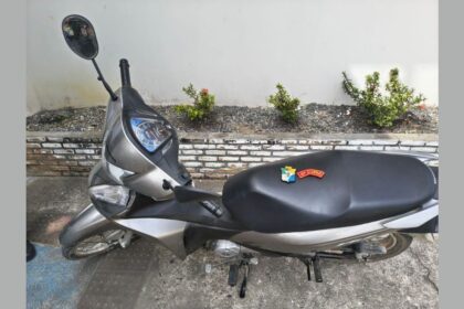 motocicleta recuperada em matagal em Simão Dias.
