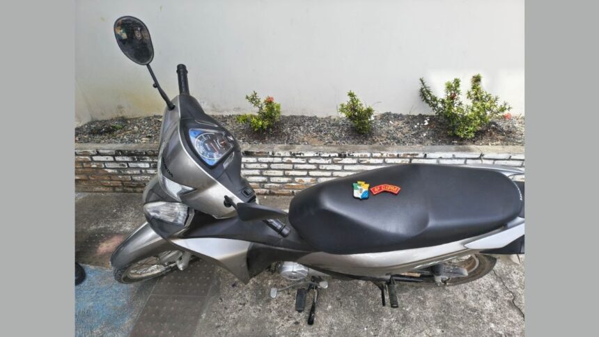 motocicleta recuperada em matagal em Simão Dias.