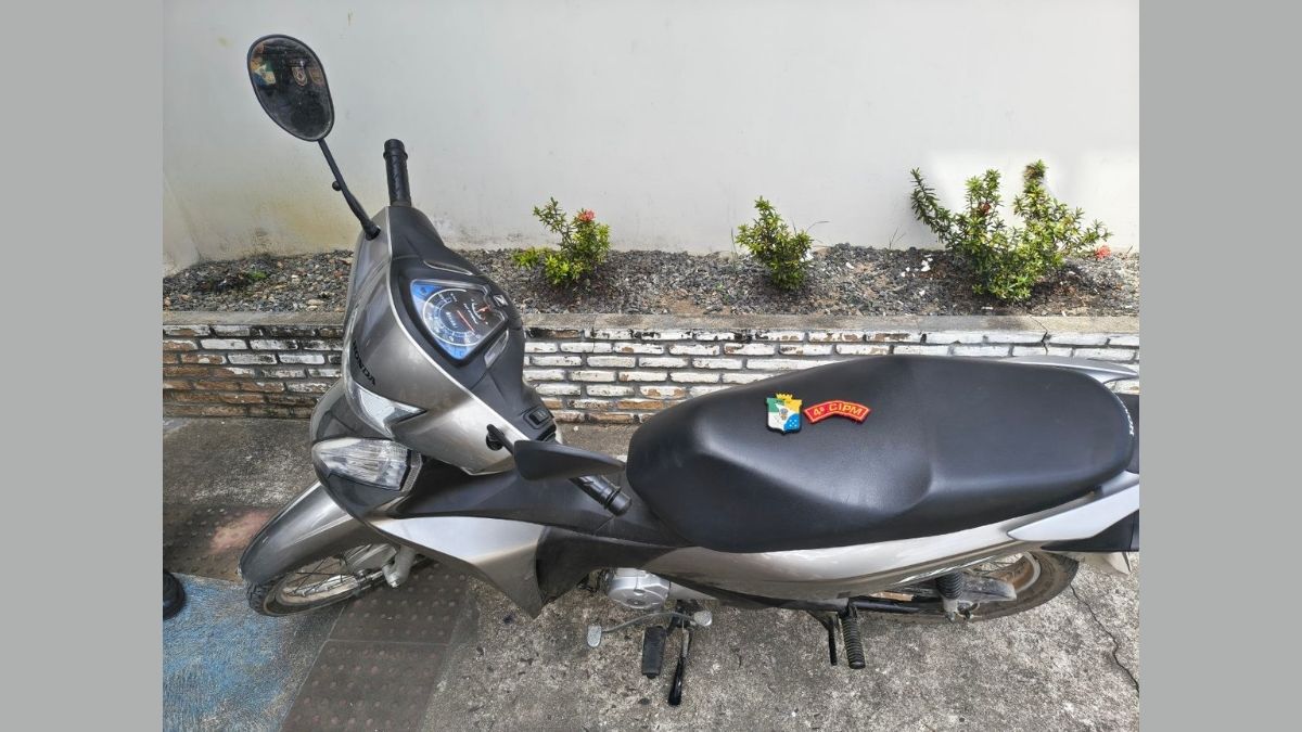 motocicleta recuperada em matagal em Simão Dias.