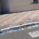 Vias públicas com panfletos e santinhos espalhados no dia de votação em Sergipe.