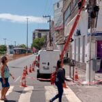 SMTT orientando o trânsito e organizando o fluxo de veículos em Aracaju.
